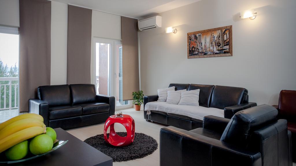 Apartments Toni 奥米什 客房 照片